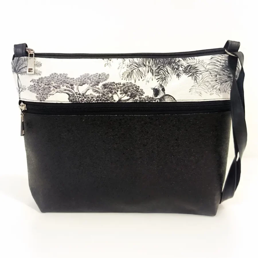 moyenne-pochette-bandouliere-cuir-vegan-bande-de-motifs-oiseaux-grue-noir-et-blanc-jungle-dos-du-sac