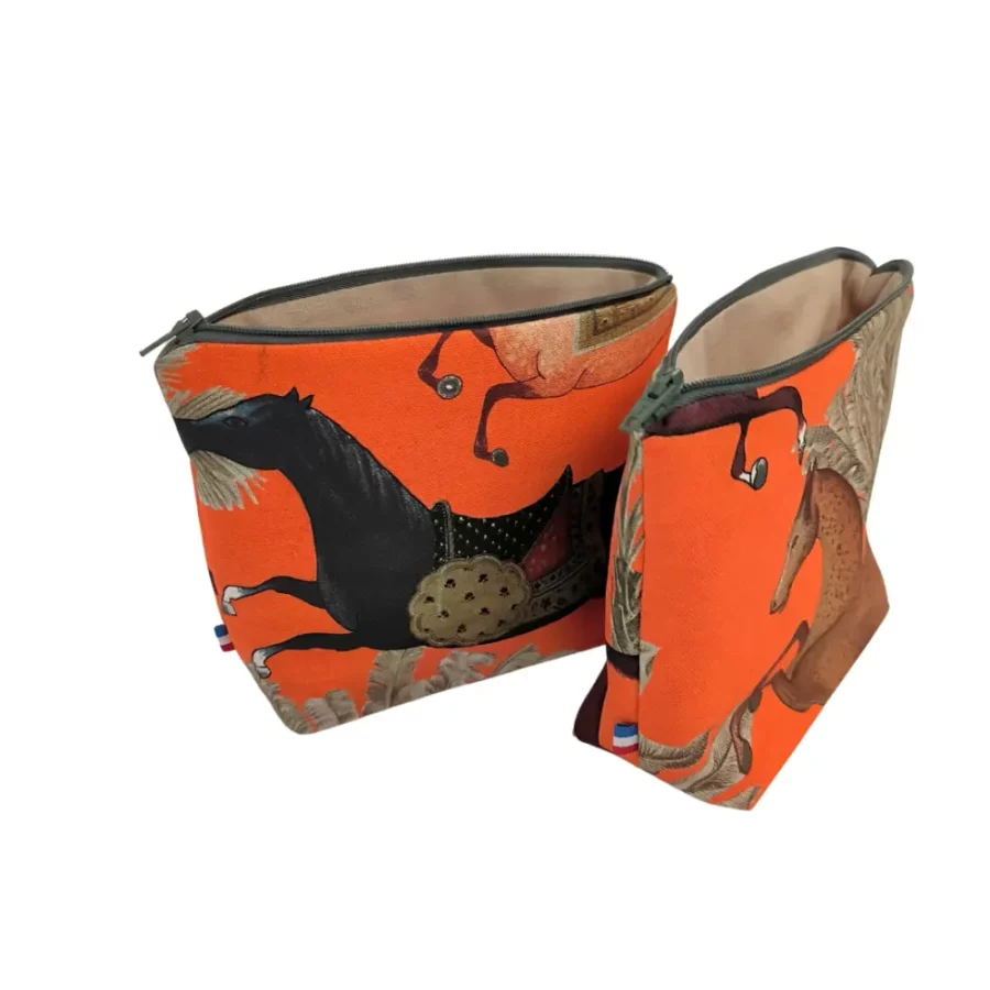 petite-trousse-toilette-matelasse-orange-chevaux-perses-modele-ouvert